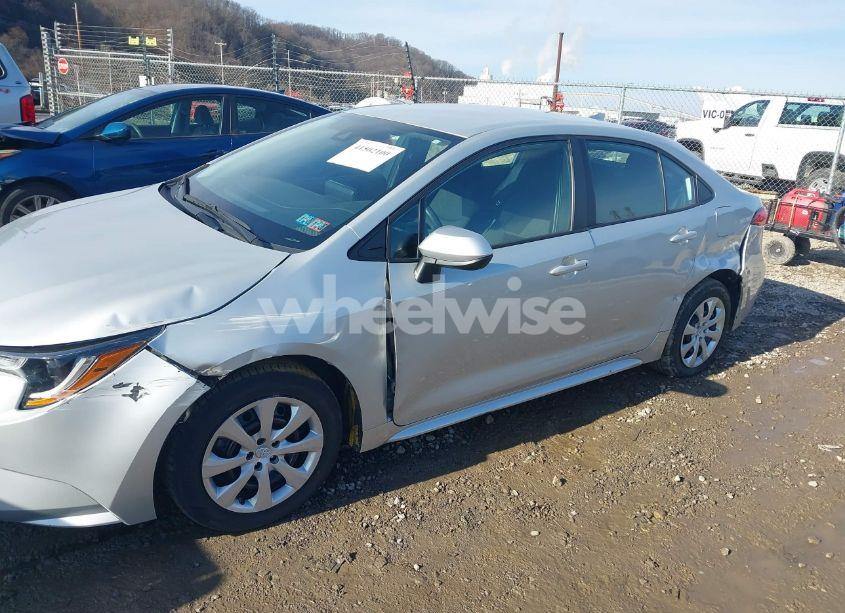 Photo 6 of 2022 Toyota Corolla LE (VIN 5YFEPMAE7NP361449)