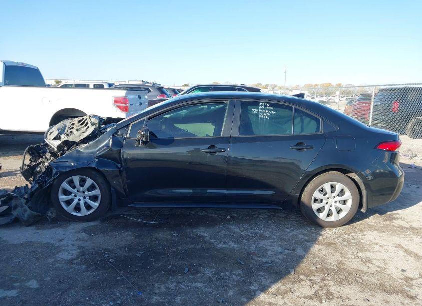 Photo 15 of 2022 Toyota Corolla LE (VIN 5YFEPMAE7NP371687)