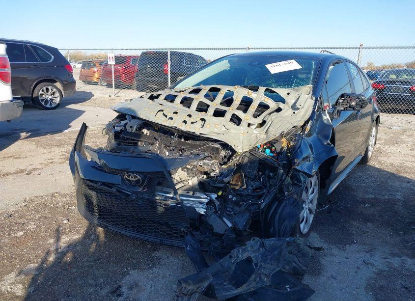 Photo 2 of 2022 Toyota Corolla LE (VIN 5YFEPMAE7NP371687)