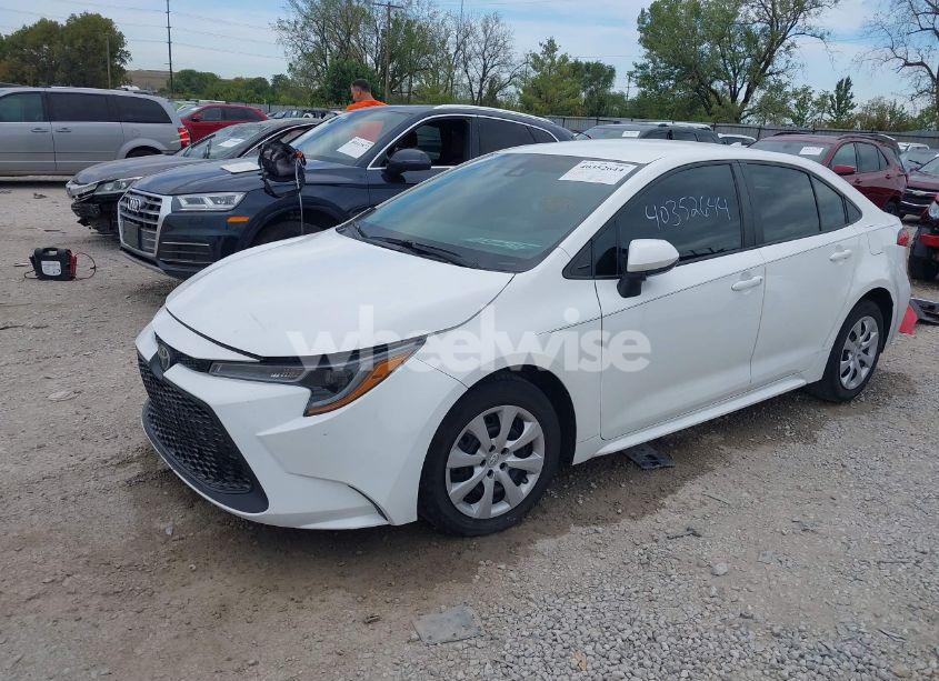 Photo 2 of 2021 Toyota Corolla LE (VIN 5YFEPMAE8MP151795)