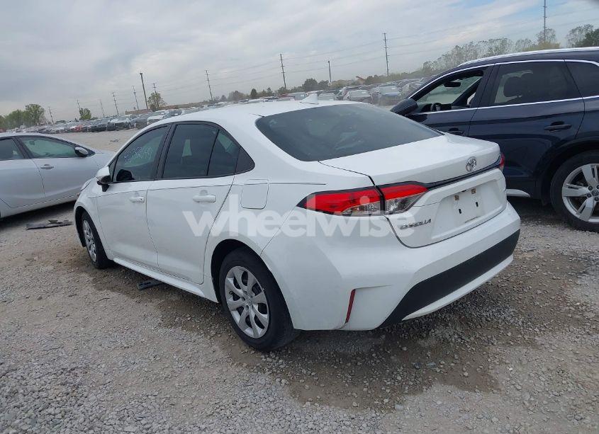 Photo 3 of 2021 Toyota Corolla LE (VIN 5YFEPMAE8MP151795)