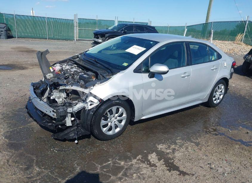 Photo 2 of 2021 Toyota Corolla LE (VIN 5YFEPMAE8MP153935)