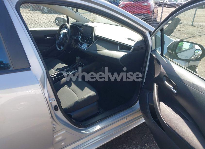 Photo 5 of 2021 Toyota Corolla LE (VIN 5YFEPMAE8MP153935)