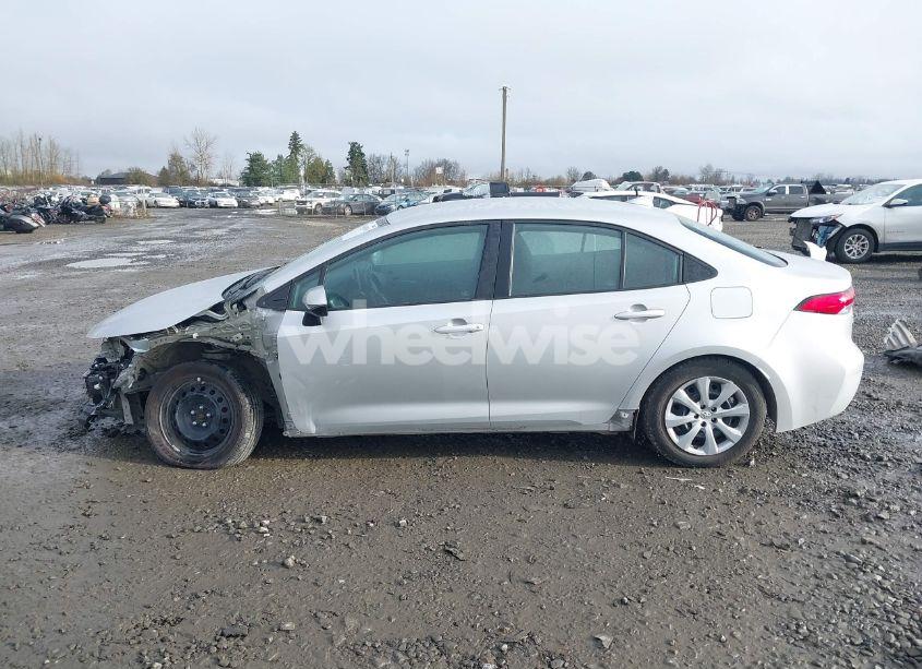 Photo 15 of 2021 Toyota Corolla LE (VIN 5YFEPMAE8MP158875)