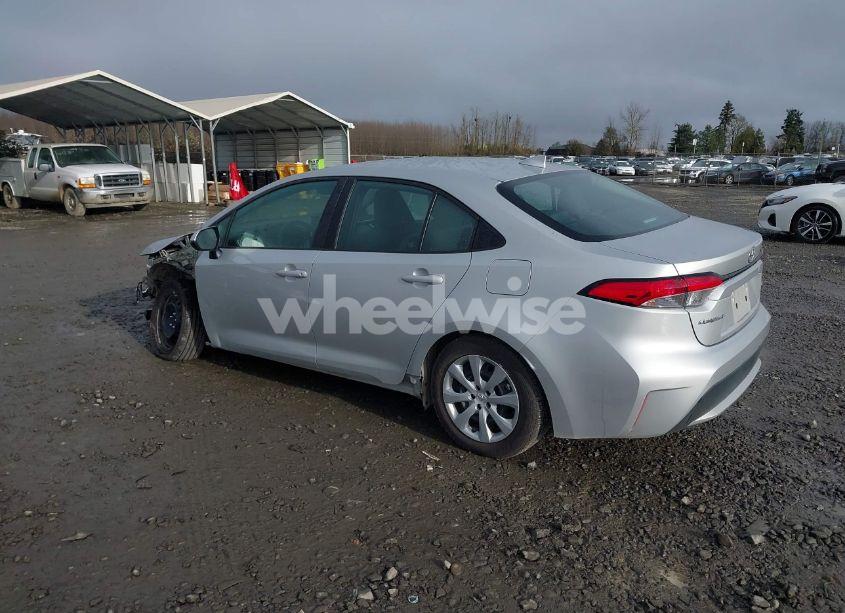 Photo 3 of 2021 Toyota Corolla LE (VIN 5YFEPMAE8MP158875)