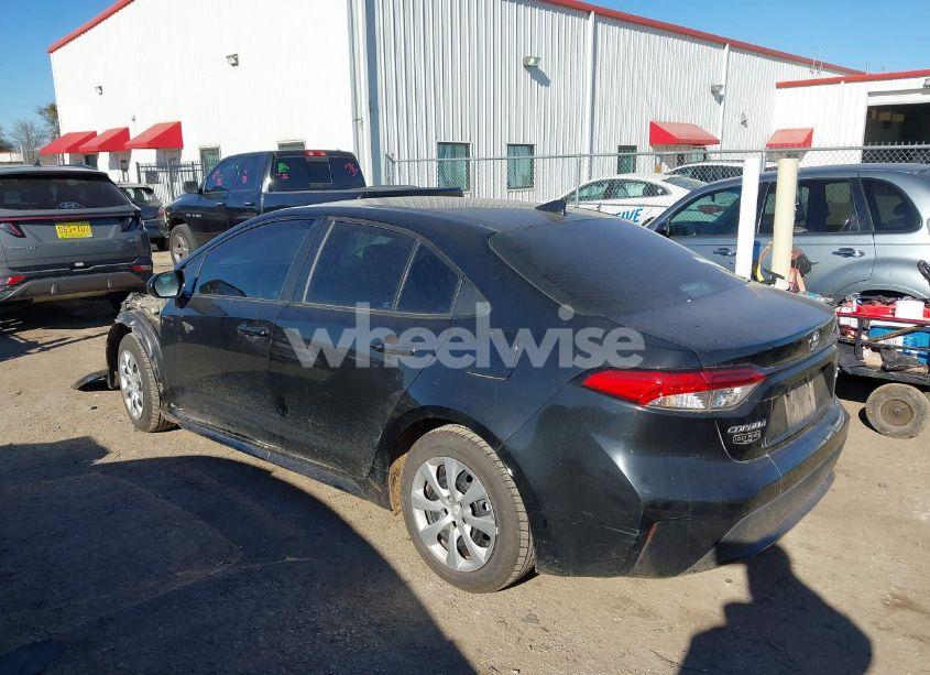 Photo 3 of 2021 Toyota Corolla LE (VIN 5YFEPMAE8MP166152)