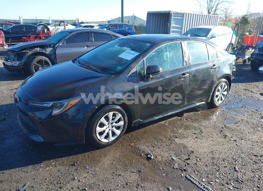 Photo 2 of 2021 Toyota Corolla LE (VIN 5YFEPMAE8MP205273)