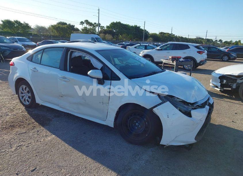 2021 Toyota Corolla LE (VIN 5YFEPMAE8MP233669) main photo