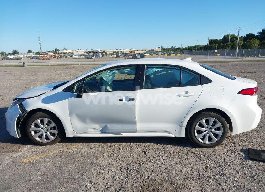 Photo 15 of 2021 Toyota Corolla LE (VIN 5YFEPMAE8MP233669)