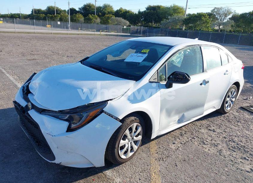 Photo 2 of 2021 Toyota Corolla LE (VIN 5YFEPMAE8MP233669)