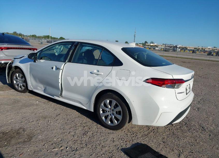 Photo 3 of 2021 Toyota Corolla LE (VIN 5YFEPMAE8MP233669)
