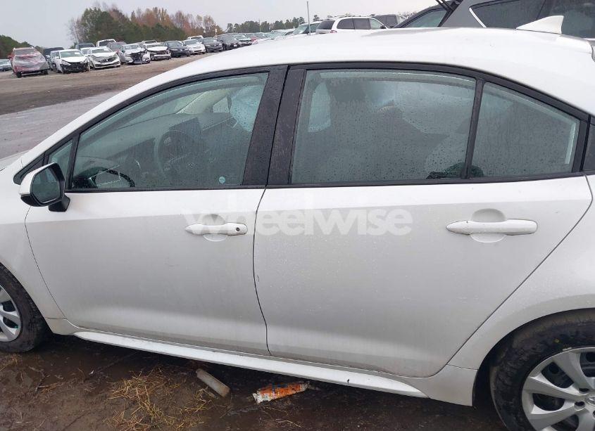 Photo 13 of 2022 Toyota Corolla LE (VIN 5YFEPMAE8NP279214)
