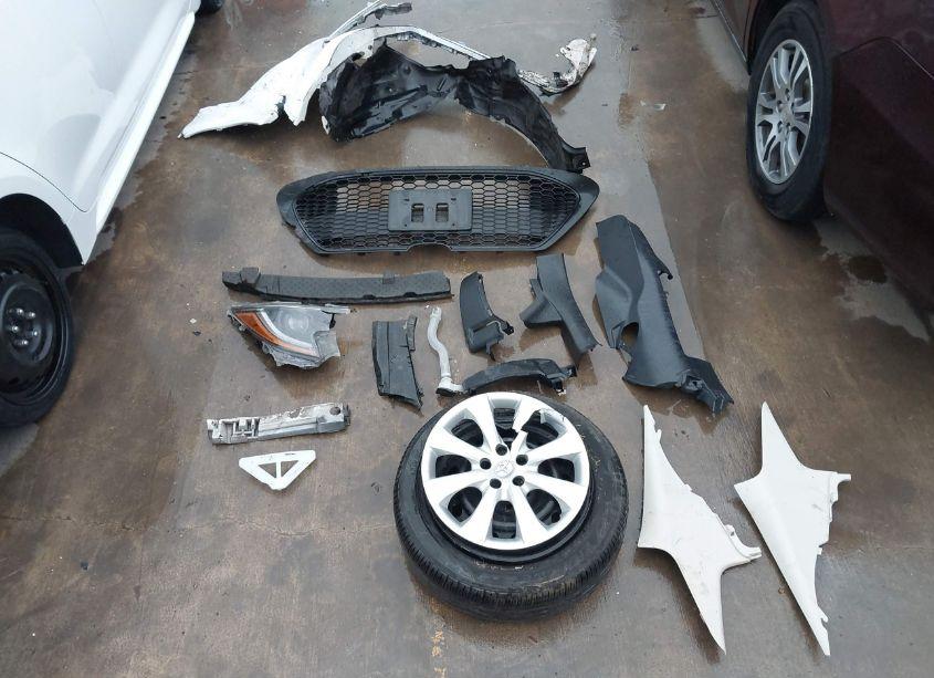 Photo 12 of 2022 Toyota Corolla LE (VIN 5YFEPMAE8NP300286)