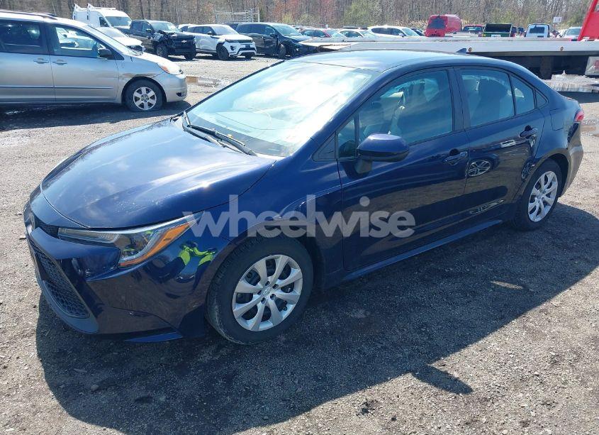 Photo 2 of 2022 Toyota Corolla LE (VIN 5YFEPMAE8NP302491)
