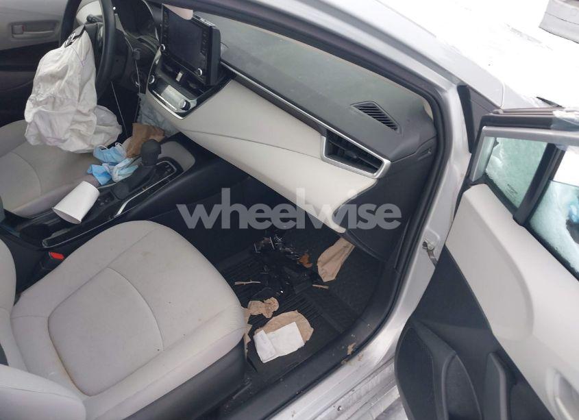 Photo 13 of 2022 Toyota Corolla LE (VIN 5YFEPMAE8NP312003)