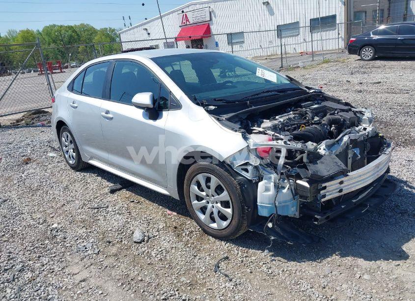 2022 Toyota Corolla LE (VIN 5YFEPMAE8NP329299) main photo