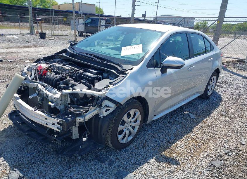 Photo 2 of 2022 Toyota Corolla LE (VIN 5YFEPMAE8NP329299)