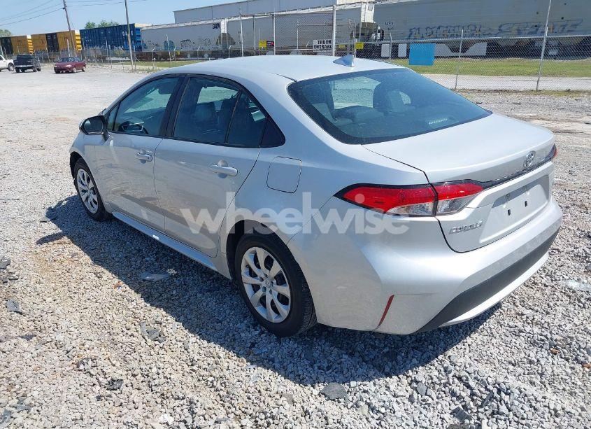 Photo 3 of 2022 Toyota Corolla LE (VIN 5YFEPMAE8NP329299)