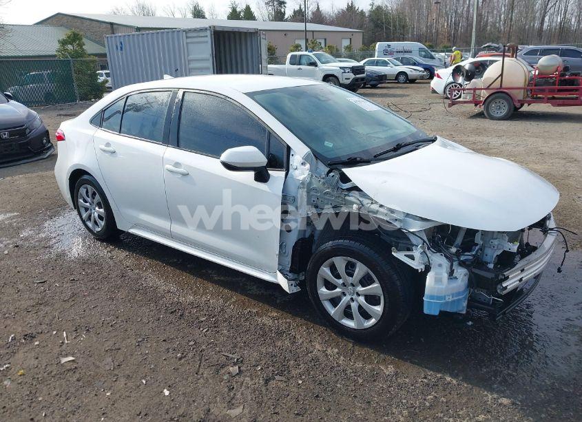 2022 Toyota Corolla LE (VIN 5YFEPMAE8NP362013) main photo