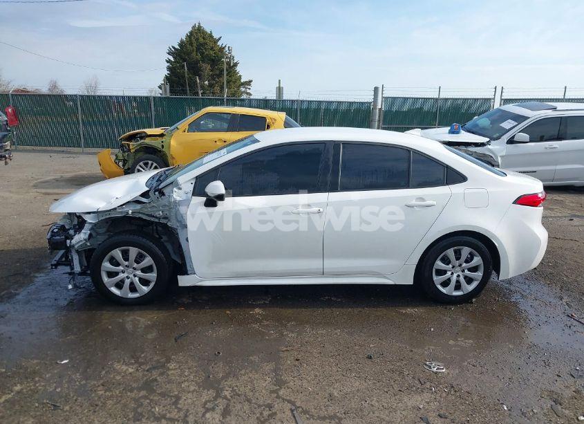 Photo 15 of 2022 Toyota Corolla LE (VIN 5YFEPMAE8NP362013)