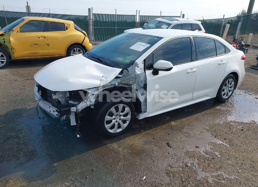 Photo 2 of 2022 Toyota Corolla LE (VIN 5YFEPMAE8NP362013)