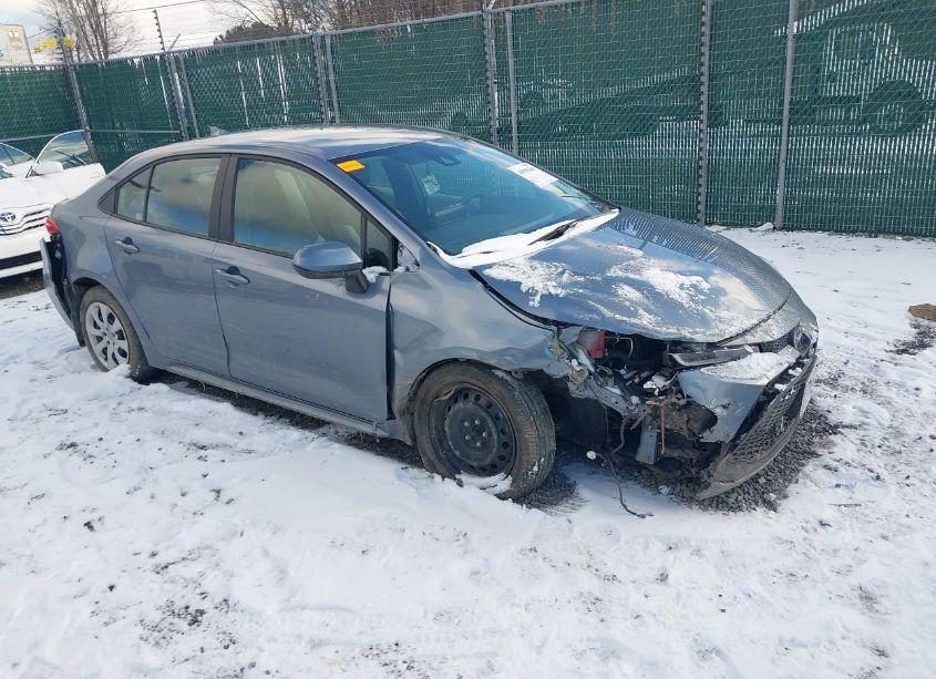 2022 Toyota Corolla LE (VIN 5YFEPMAE8NP373495) main photo