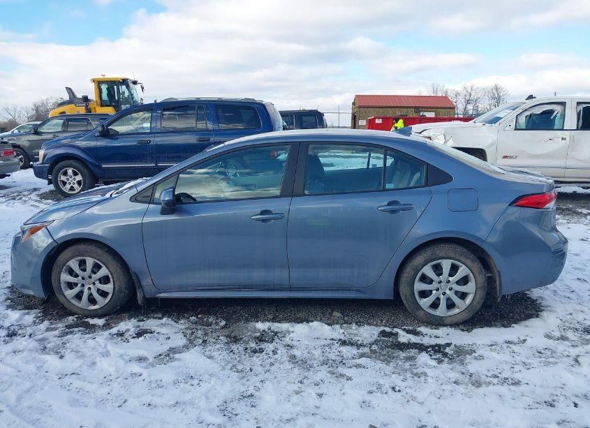 Photo 15 of 2022 Toyota Corolla LE (VIN 5YFEPMAE8NP373495)