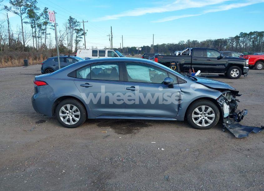 Photo 13 of 2022 Toyota Corolla LE (VIN 5YFEPMAE8NP377661)