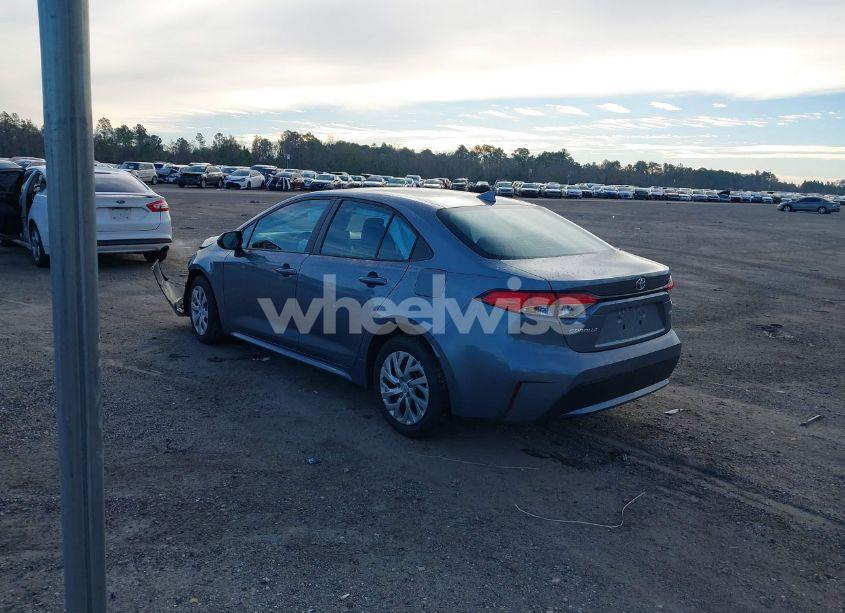 Photo 3 of 2022 Toyota Corolla LE (VIN 5YFEPMAE8NP377661)
