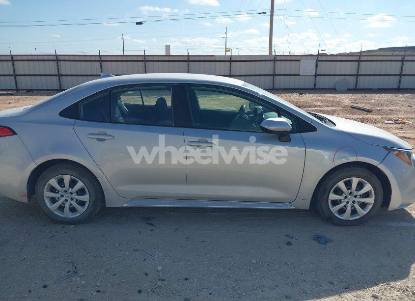 Photo 13 of 2022 Toyota Corolla LE (VIN 5YFEPMAE8NP379376)