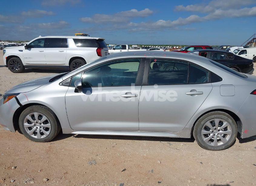 Photo 14 of 2022 Toyota Corolla LE (VIN 5YFEPMAE8NP379376)