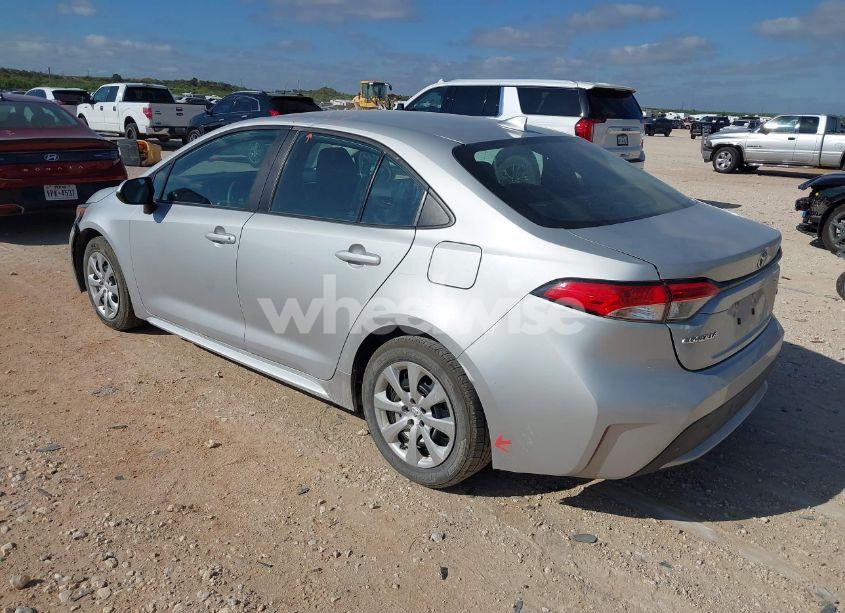 Photo 3 of 2022 Toyota Corolla LE (VIN 5YFEPMAE8NP379376)