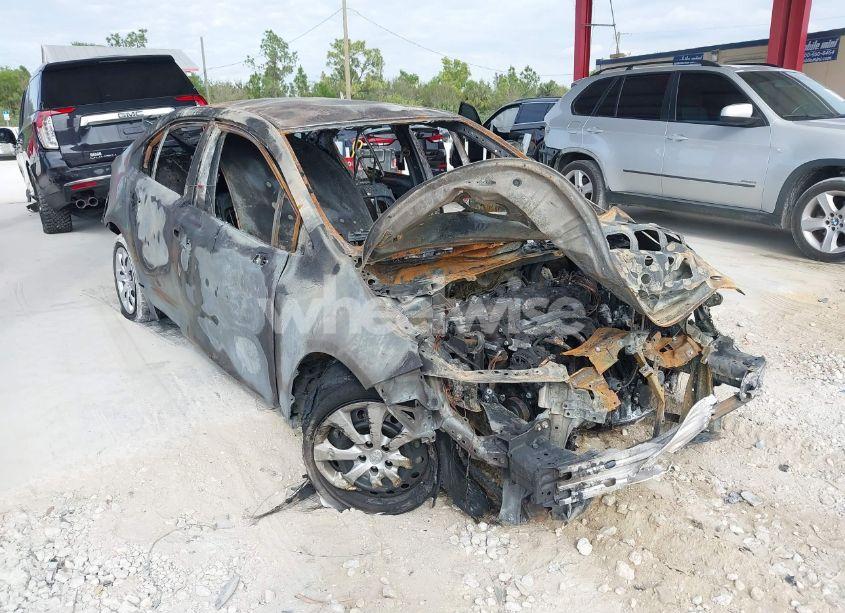 2022 Toyota Corolla LE (VIN 5YFEPMAE8NP381757) main photo