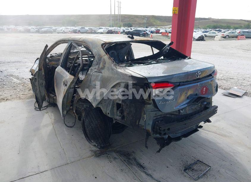 Photo 3 of 2022 Toyota Corolla LE (VIN 5YFEPMAE8NP381757)