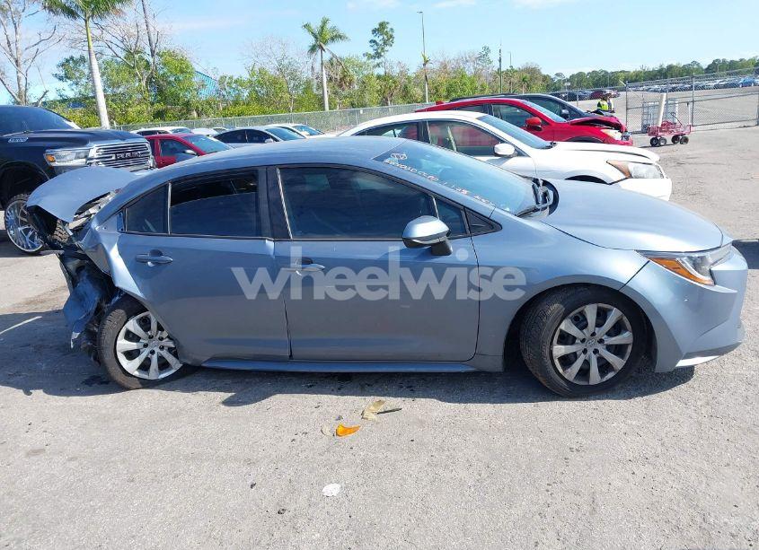Photo 13 of 2022 Toyota Corolla LE (VIN 5YFEPMAE8NP384030)