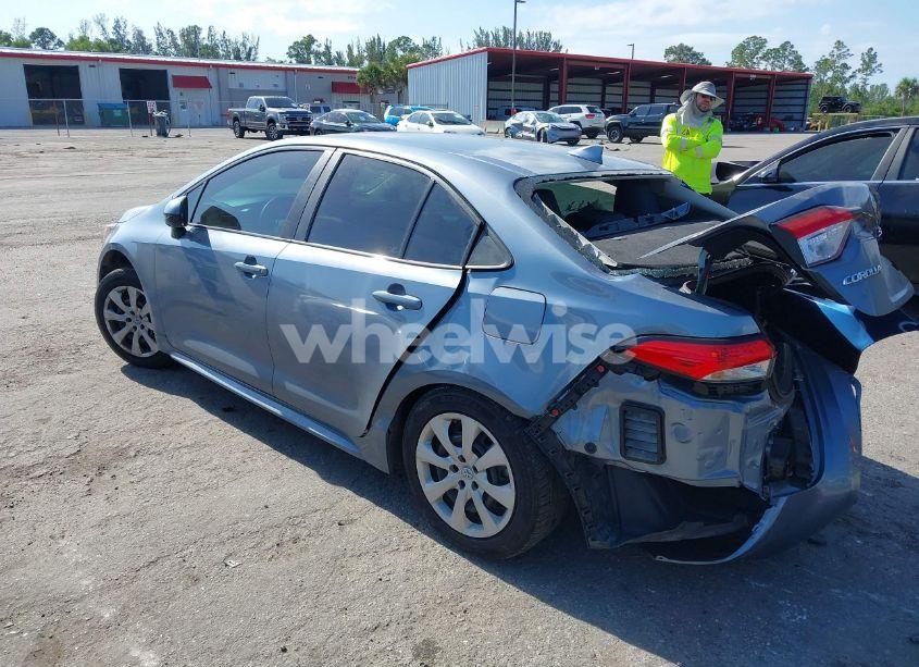 Photo 3 of 2022 Toyota Corolla LE (VIN 5YFEPMAE8NP384030)