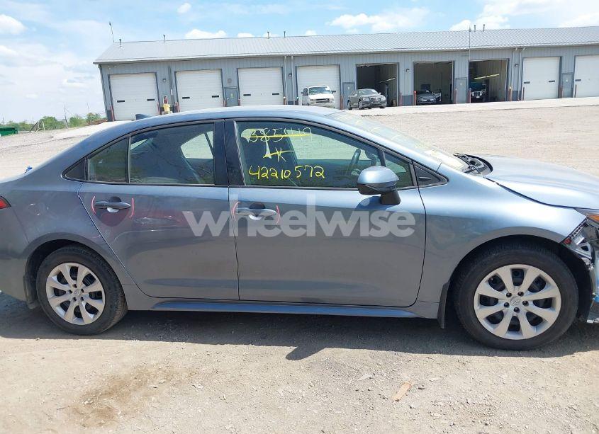 Photo 13 of 2022 Toyota Corolla LE (VIN 5YFEPMAE8NP385419)