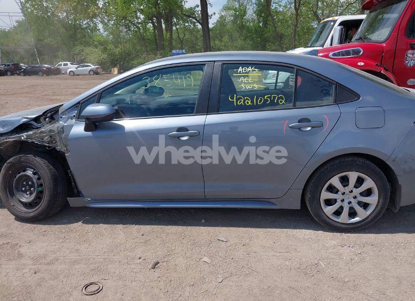 Photo 14 of 2022 Toyota Corolla LE (VIN 5YFEPMAE8NP385419)