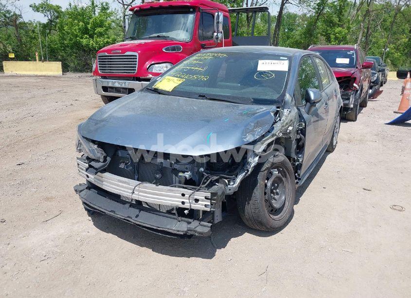 Photo 2 of 2022 Toyota Corolla LE (VIN 5YFEPMAE8NP385419)