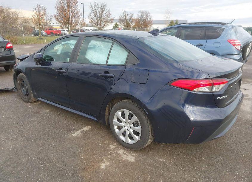 Photo 3 of 2021 Toyota Corolla LE (VIN 5YFEPMAE9MP165737)