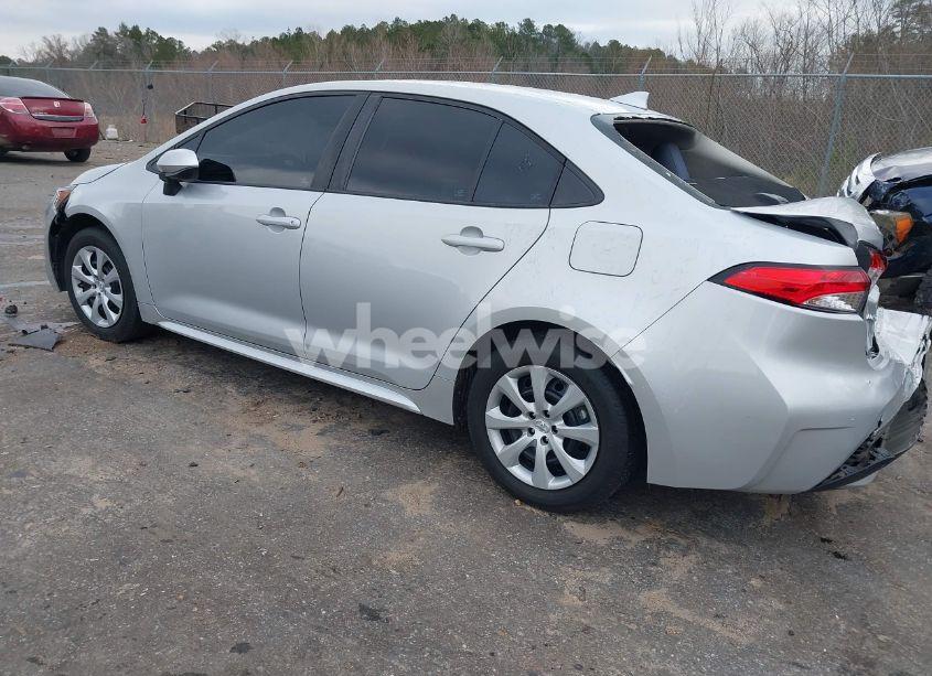 Photo 3 of 2021 Toyota Corolla LE (VIN 5YFEPMAE9MP175359)