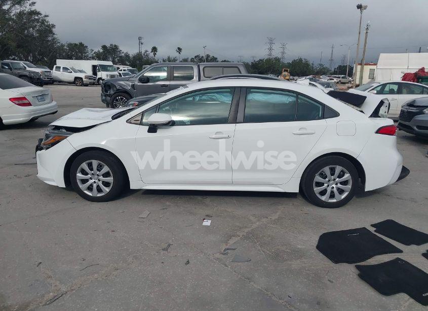 Photo 14 of 2021 Toyota Corolla LE (VIN 5YFEPMAE9MP198950)