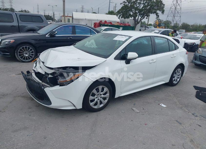 Photo 2 of 2021 Toyota Corolla LE (VIN 5YFEPMAE9MP198950)