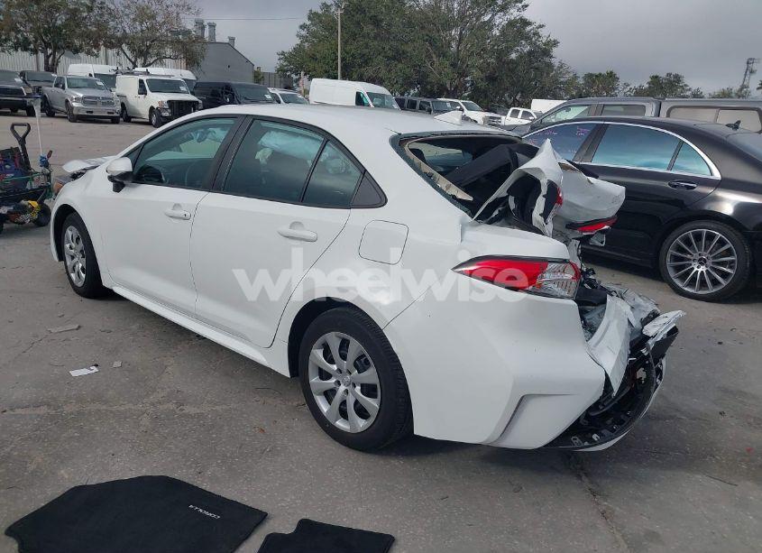 Photo 3 of 2021 Toyota Corolla LE (VIN 5YFEPMAE9MP198950)