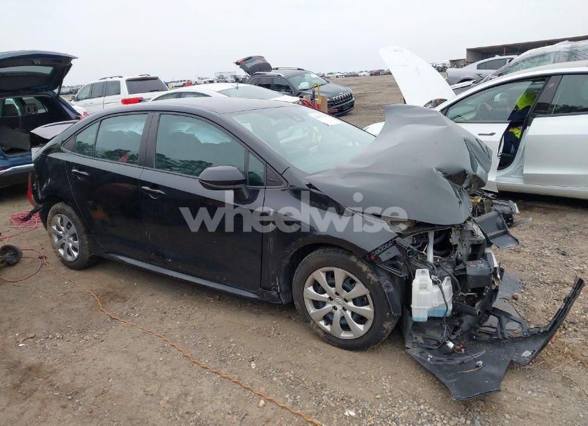 2021 Toyota Corolla LE (VIN 5YFEPMAE9MP202608) main photo