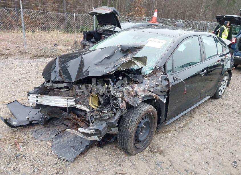 Photo 2 of 2021 Toyota Corolla LE (VIN 5YFEPMAE9MP202608)