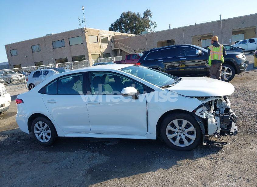 Photo 14 of 2021 Toyota Corolla LE (VIN 5YFEPMAE9MP203743)