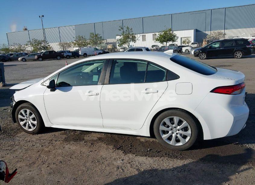 Photo 15 of 2021 Toyota Corolla LE (VIN 5YFEPMAE9MP203743)