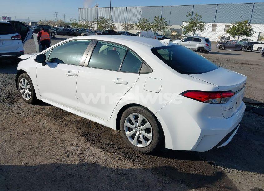 Photo 3 of 2021 Toyota Corolla LE (VIN 5YFEPMAE9MP203743)