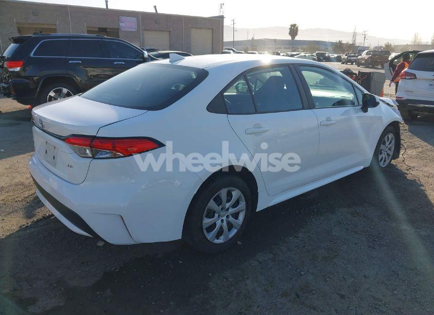 Photo 4 of 2021 Toyota Corolla LE (VIN 5YFEPMAE9MP203743)